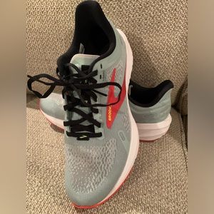 Brooks Launch 9 size 8 running shoe.  Worn twice.
